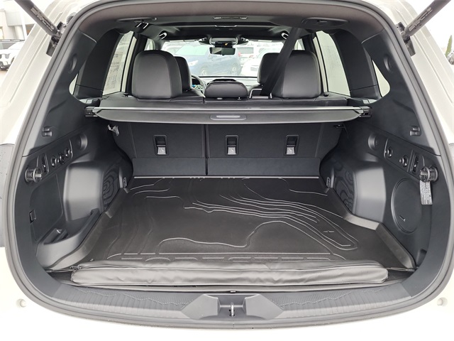 2025 Subaru Forester Touring photo 4