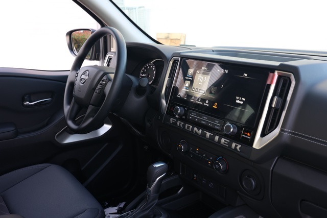 2025 Nissan Frontier King Cab SV photo 17