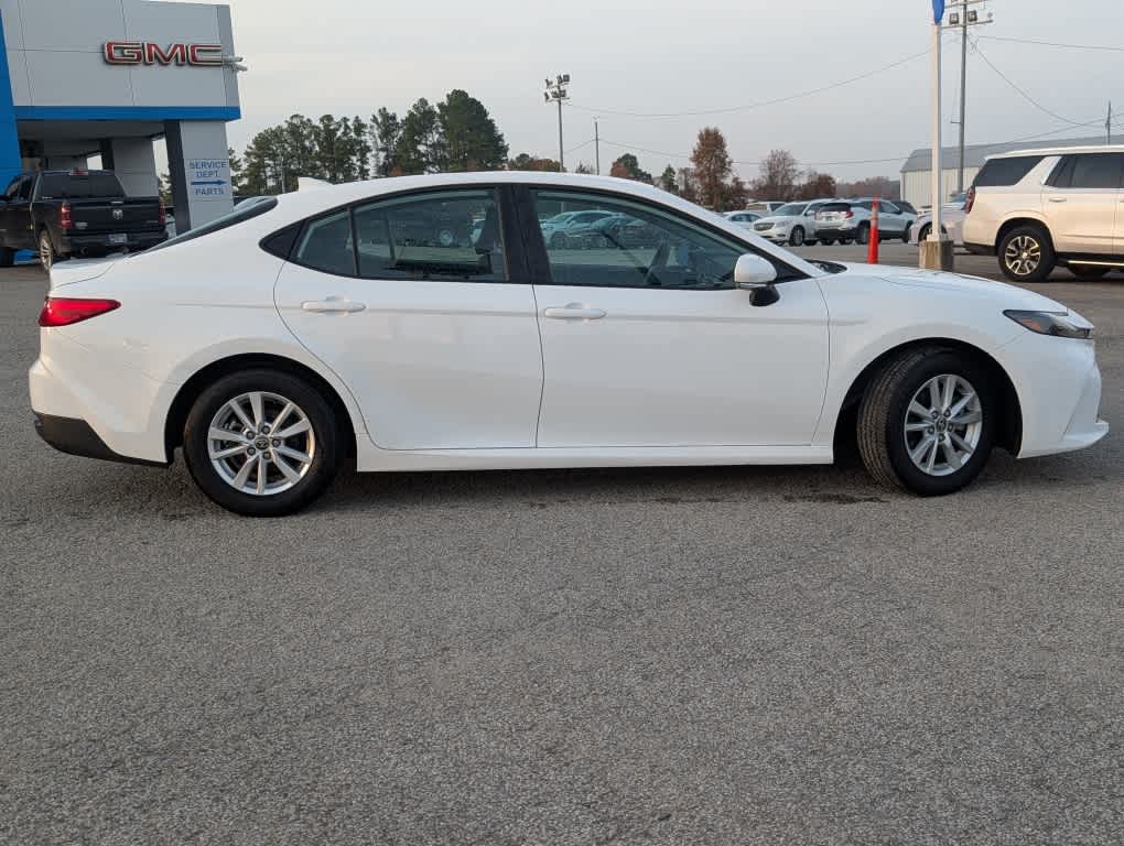 2025 Toyota Camry LE photo 3