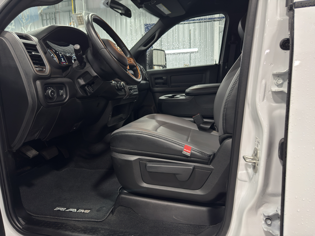 2024 Ram 2500 Tradesman photo 3