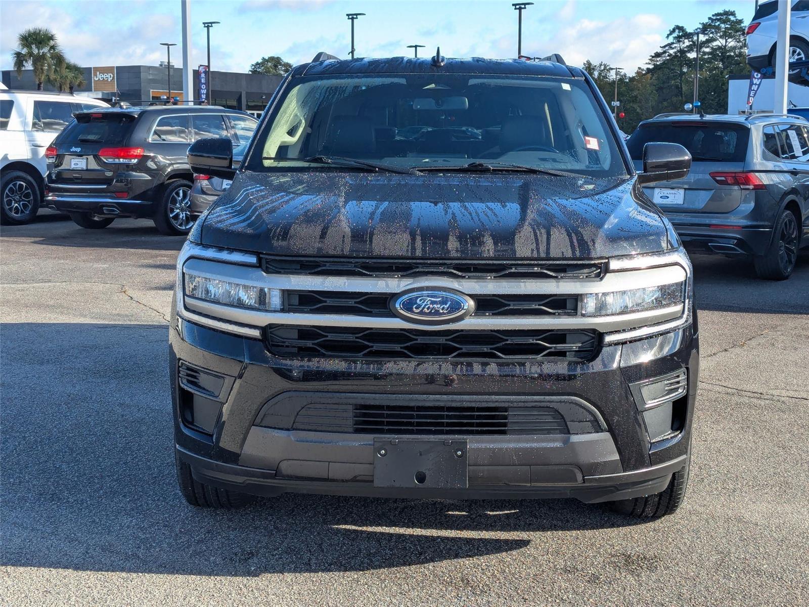2024 Ford Expedition XLT photo 2