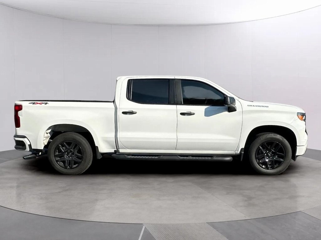 2023 Chevrolet Silverado 1500 Custom photo 3
