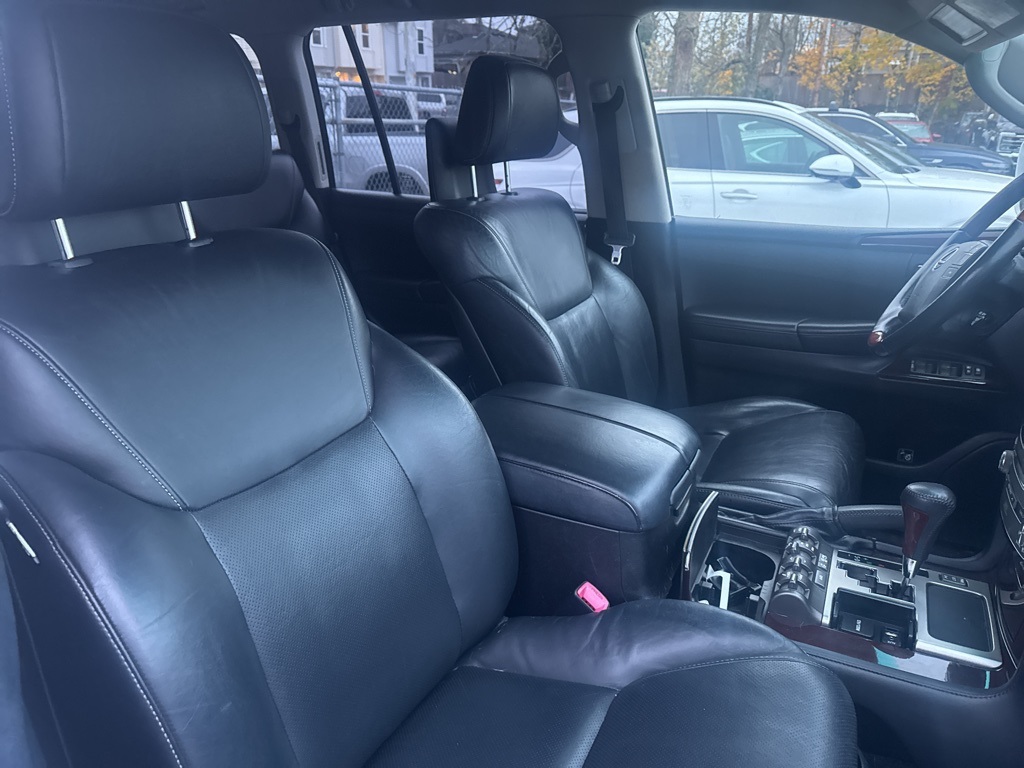 2013 Lexus LX 570 photo 4