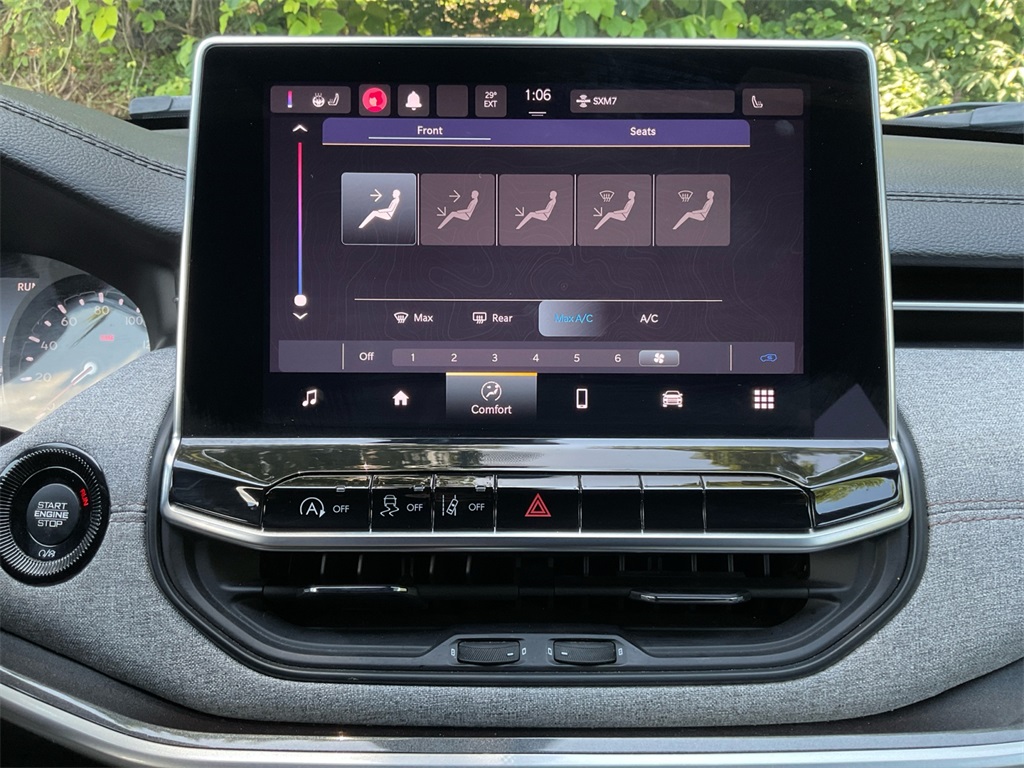2023 Jeep Compass Latitude Lux photo 24