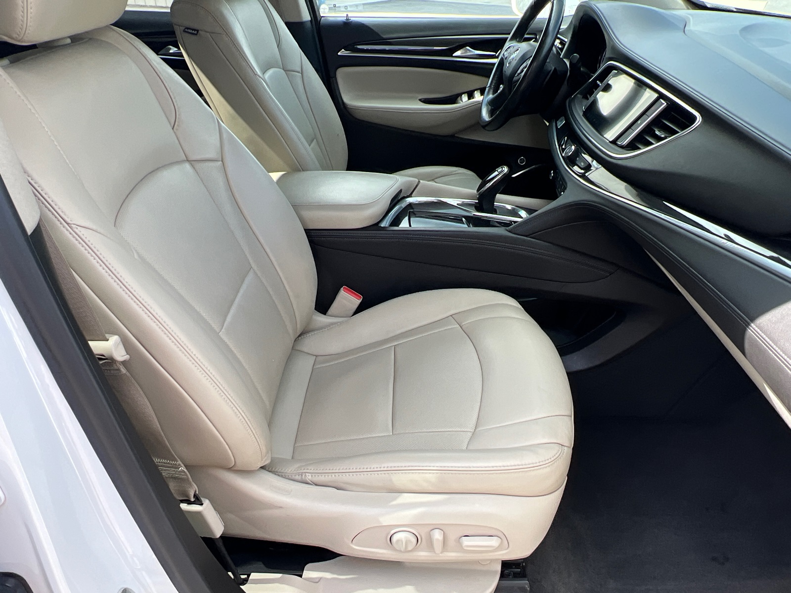 2020 Buick Enclave Essence photo 11