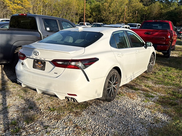 2021 Toyota Camry SE photo 3