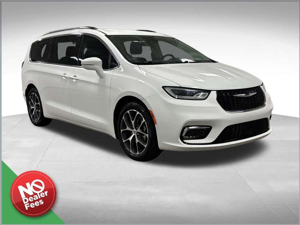 2022 Chrysler Pacifica Touring L's photo