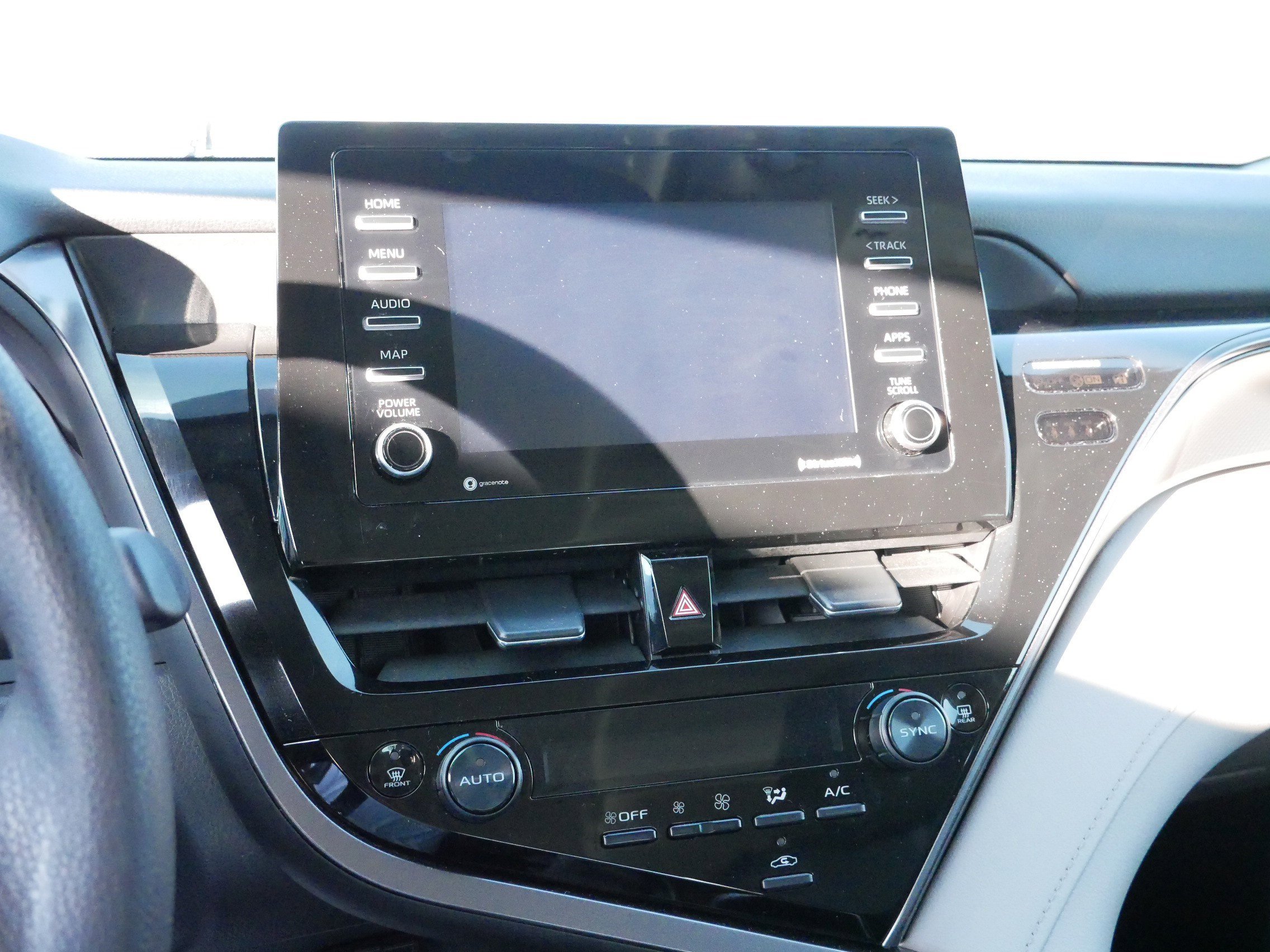 2022 Toyota Camry LE photo 3