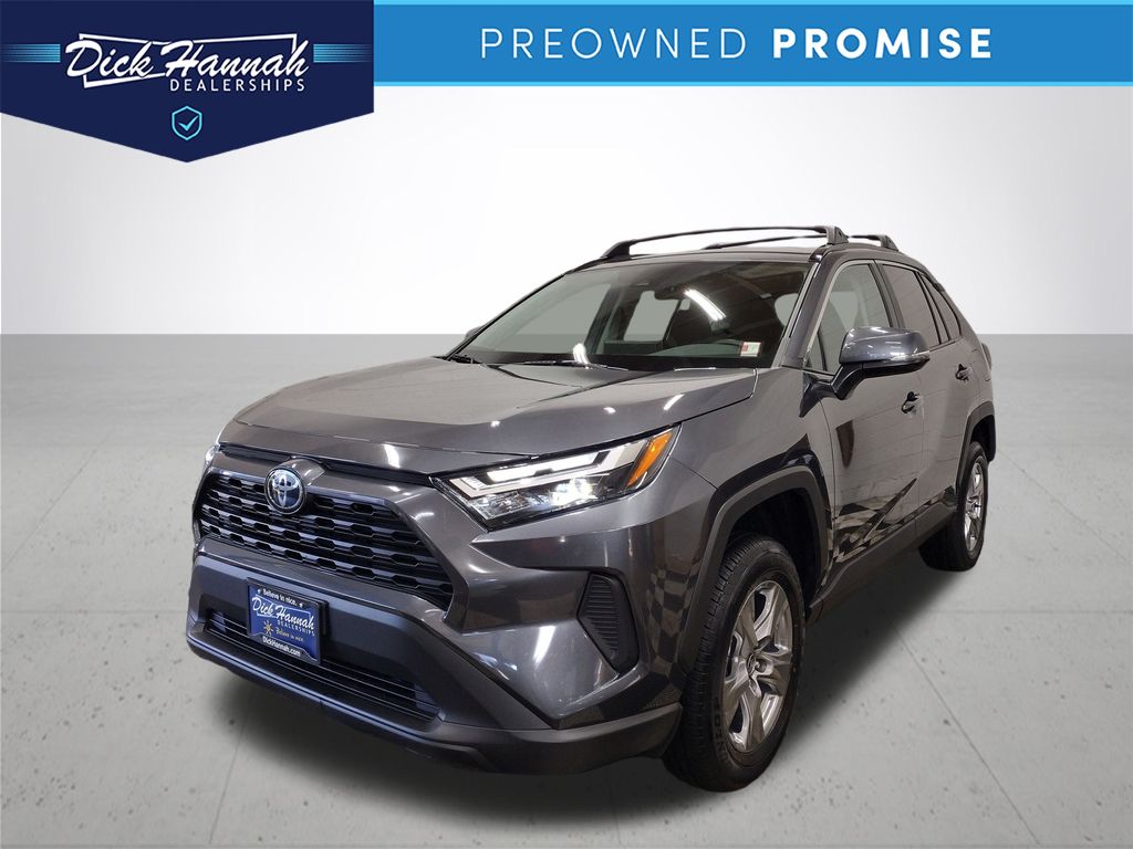 2024 Toyota RAV4 XLE's photo
