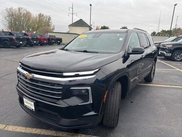 2025 Chevrolet Traverse photo 4