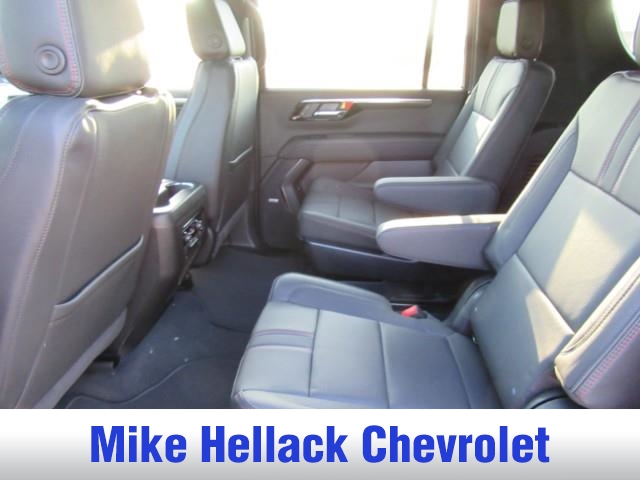 2025 Chevrolet Suburban RST photo 11