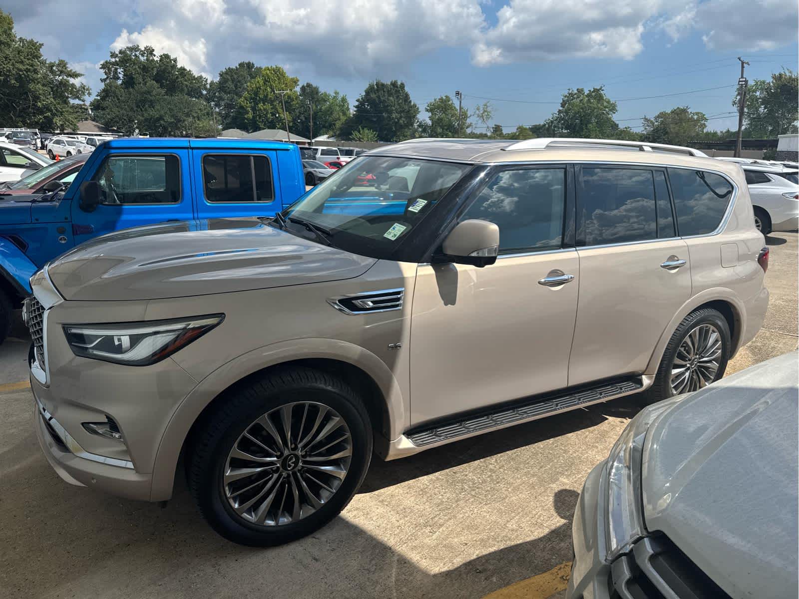 2019 Infiniti QX80 Luxe photo 17