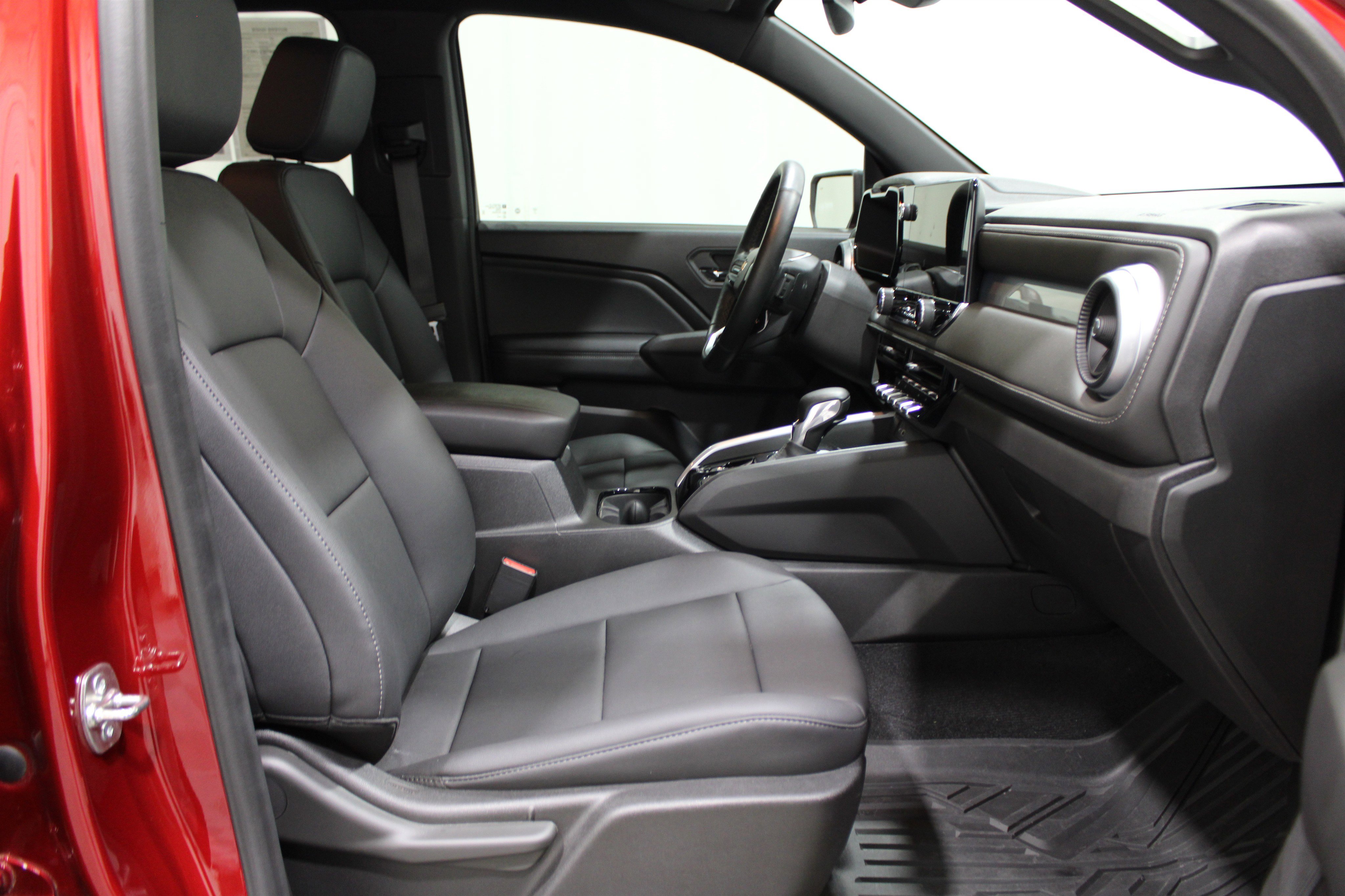 2024 Chevrolet Colorado LT photo 23
