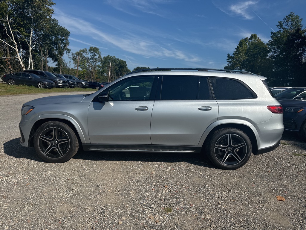 2026 Mercedes Benz GLS 450 4MATIC photo 3