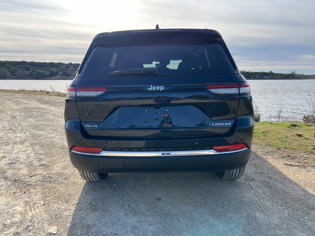 2023 Jeep Grand Cherokee Limited photo 4