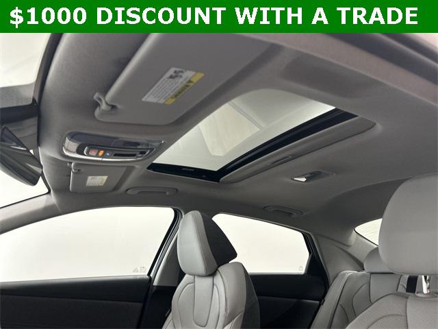 2025 Hyundai Elantra Limited photo 30