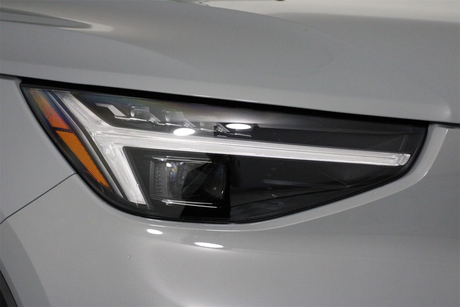 2026 Volvo XC40 Plus photo 12
