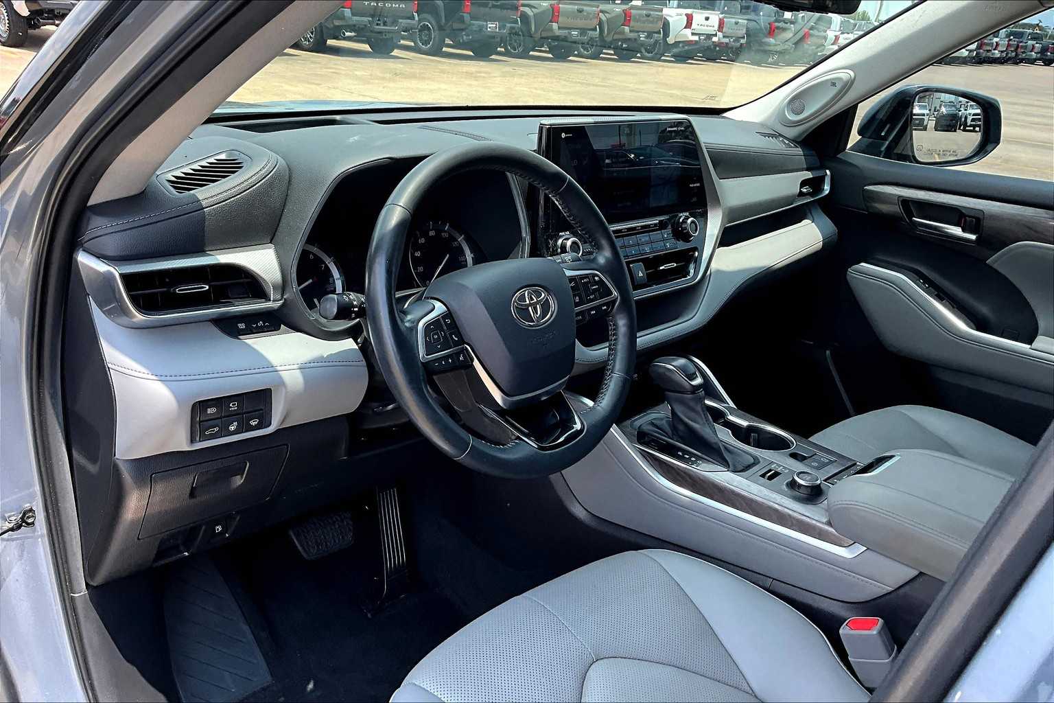 2021 Toyota Highlander Platinum photo 17