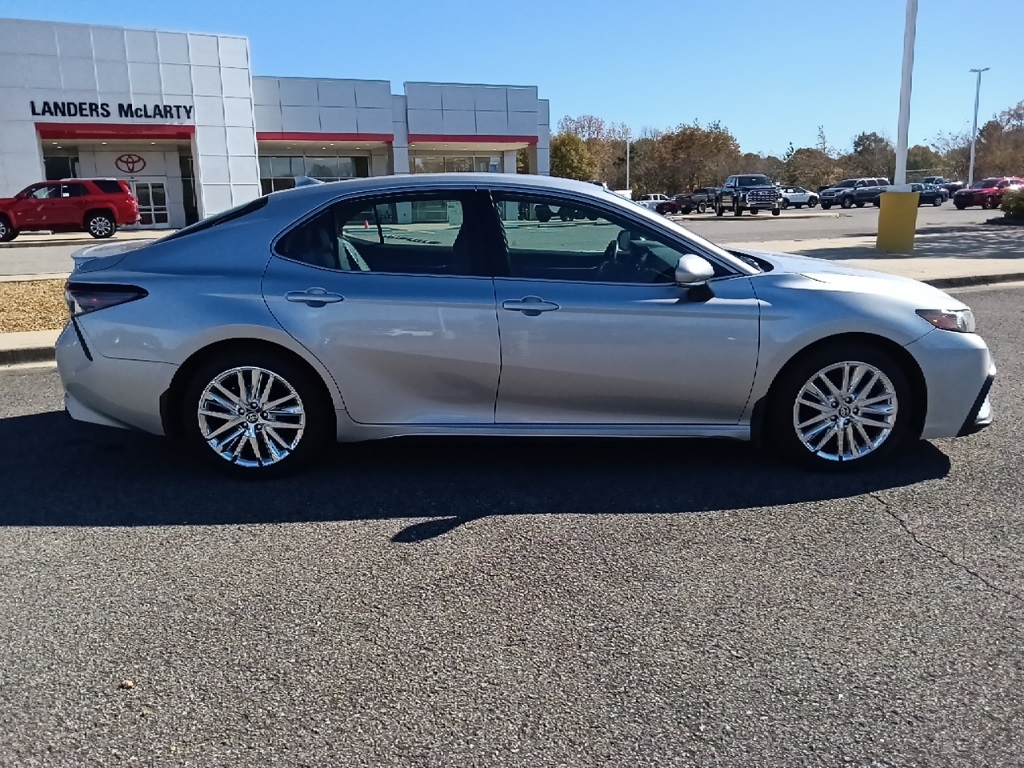 2024 Toyota Camry SE photo 2