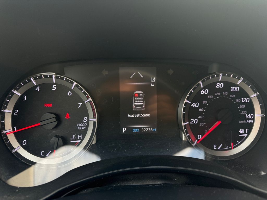 2022 Toyota Highlander L photo 10
