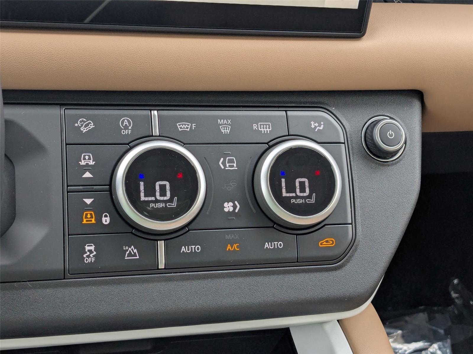 2025 Land Rover Defender 130 X-Dynamic SE photo 19