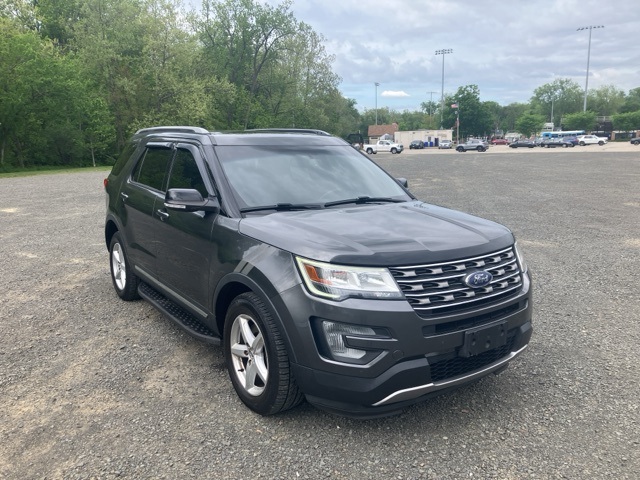 2017 Ford Explorer XLT photo 3
