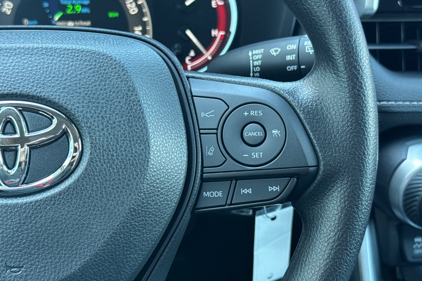 2025 Toyota RAV4 LE photo 21
