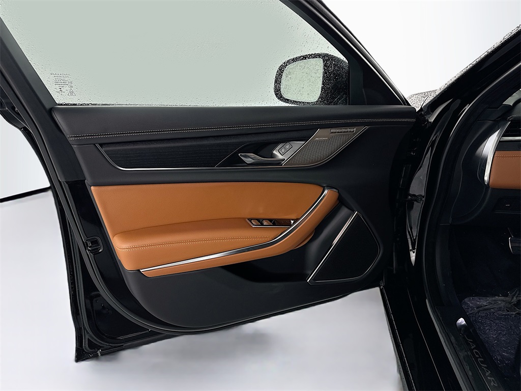New 2024 Black Jaguar R-Dynamic SE image 18