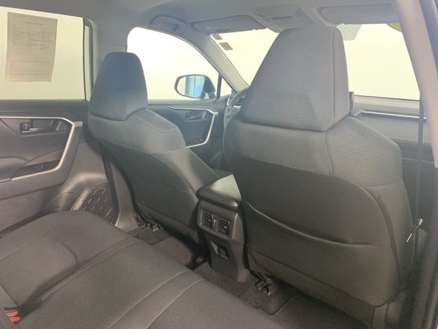 2022 Toyota RAV4 LE photo 26