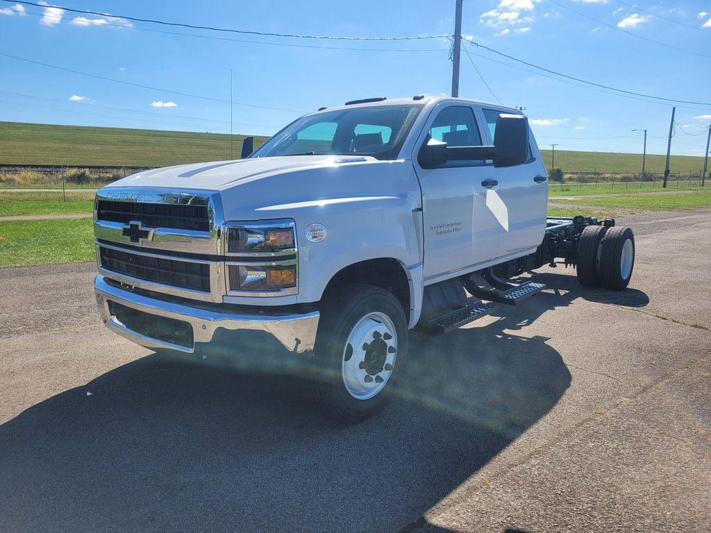 2024 Chevrolet Silverado 4500 Medium Duty Chassis Cab Work Truck's photo