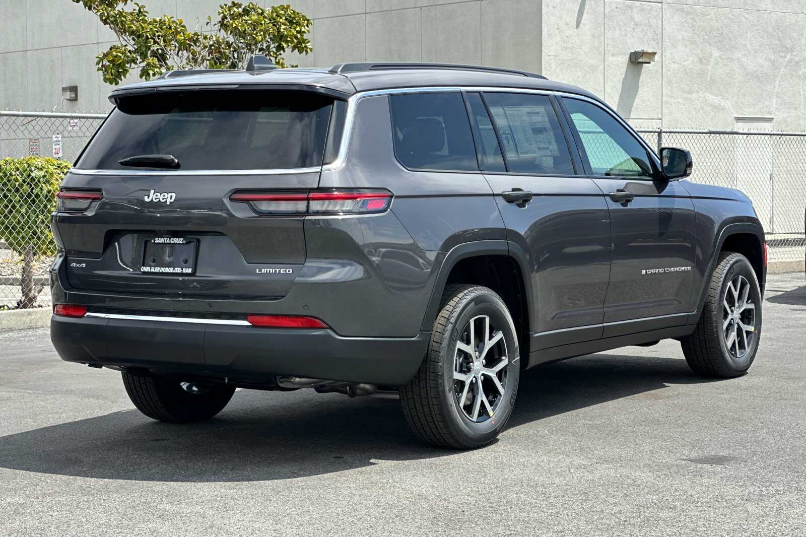 2025 Jeep Grand Cherokee Limited photo 4
