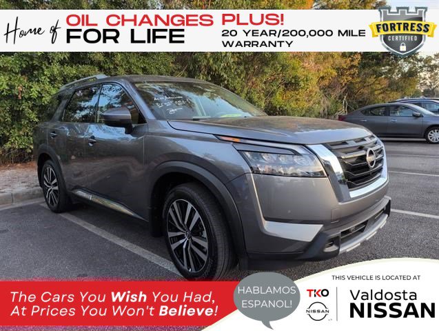 2025 Nissan Pathfinder Platinum's photo