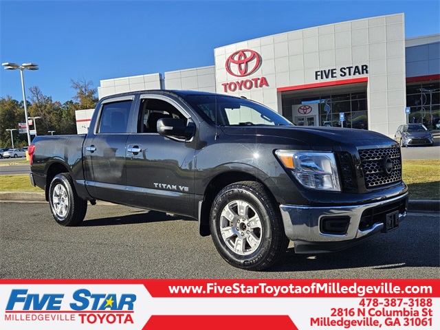2019 Nissan Titan SV's photo