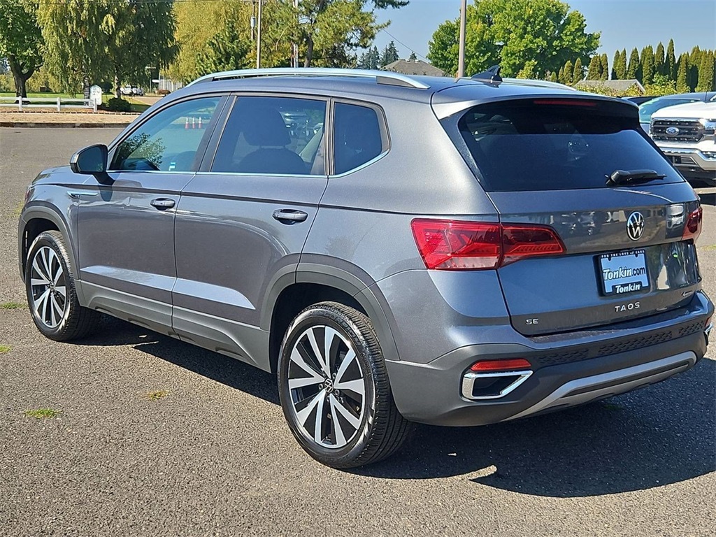 2022 Volkswagen Taos SE photo 3
