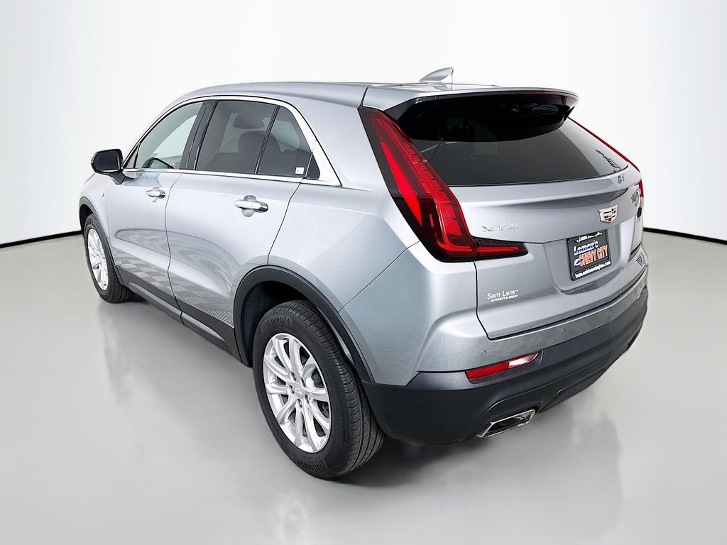 2023 Cadillac XT4 Luxury photo 3