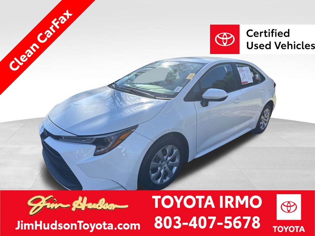 2024 Toyota Corolla LE's photo