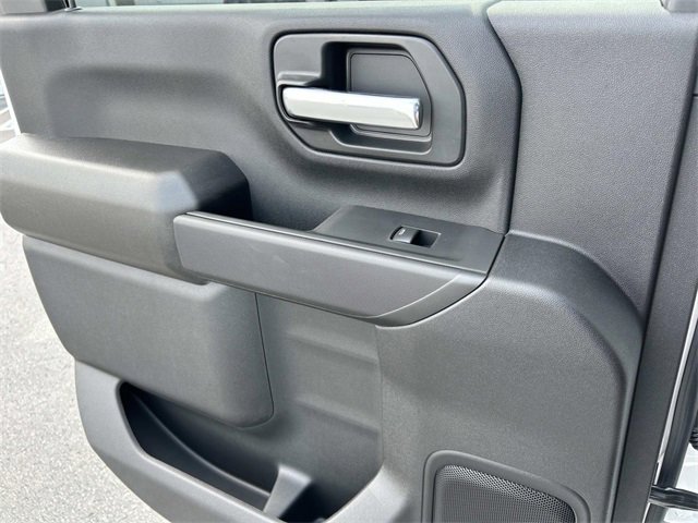 2025 Chevrolet Silverado 2500HD Custom photo 17