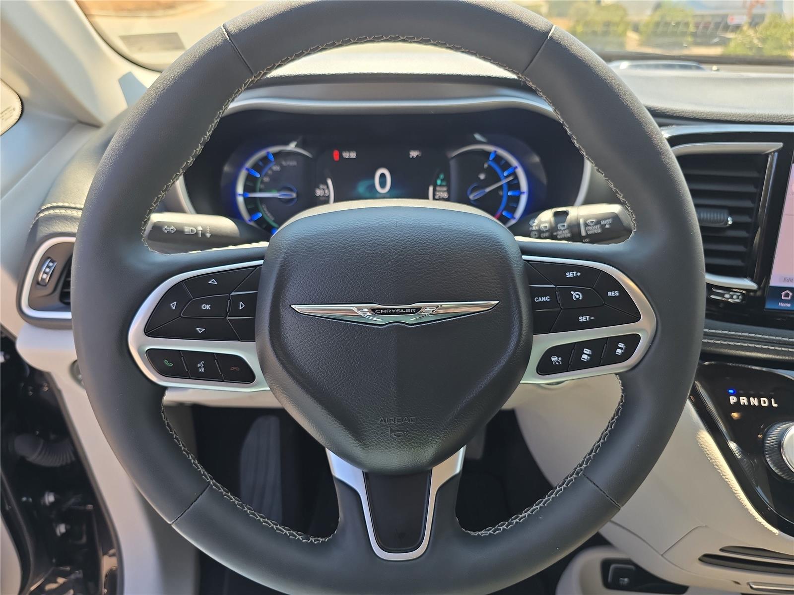 2024 Chrysler Pacifica Hybrid photo 16