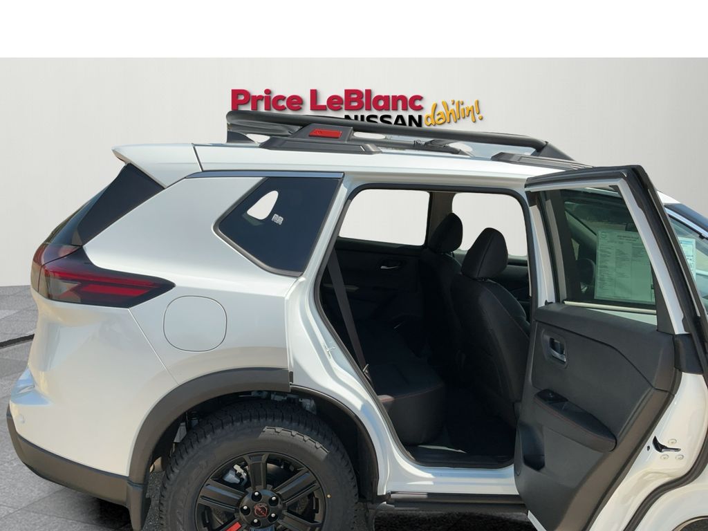 2026 Nissan Rogue SV photo 4