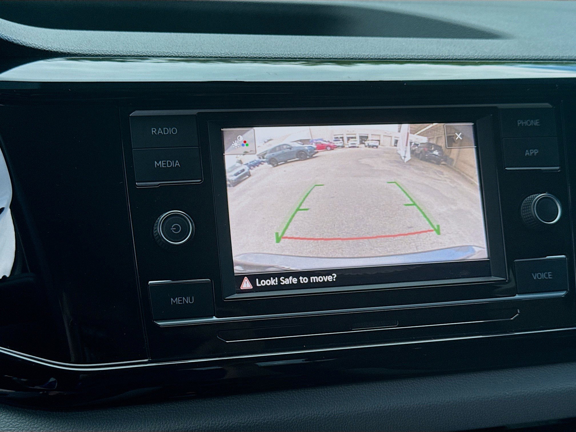 2022 Volkswagen Taos S photo 4