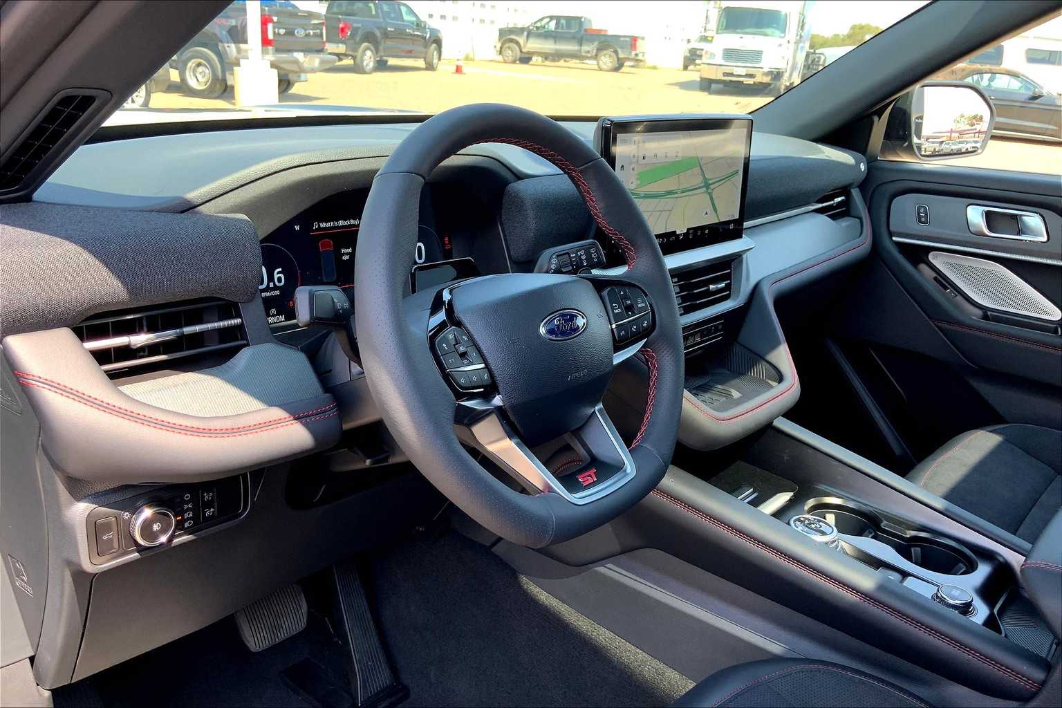 2025 Ford Explorer ST photo 8