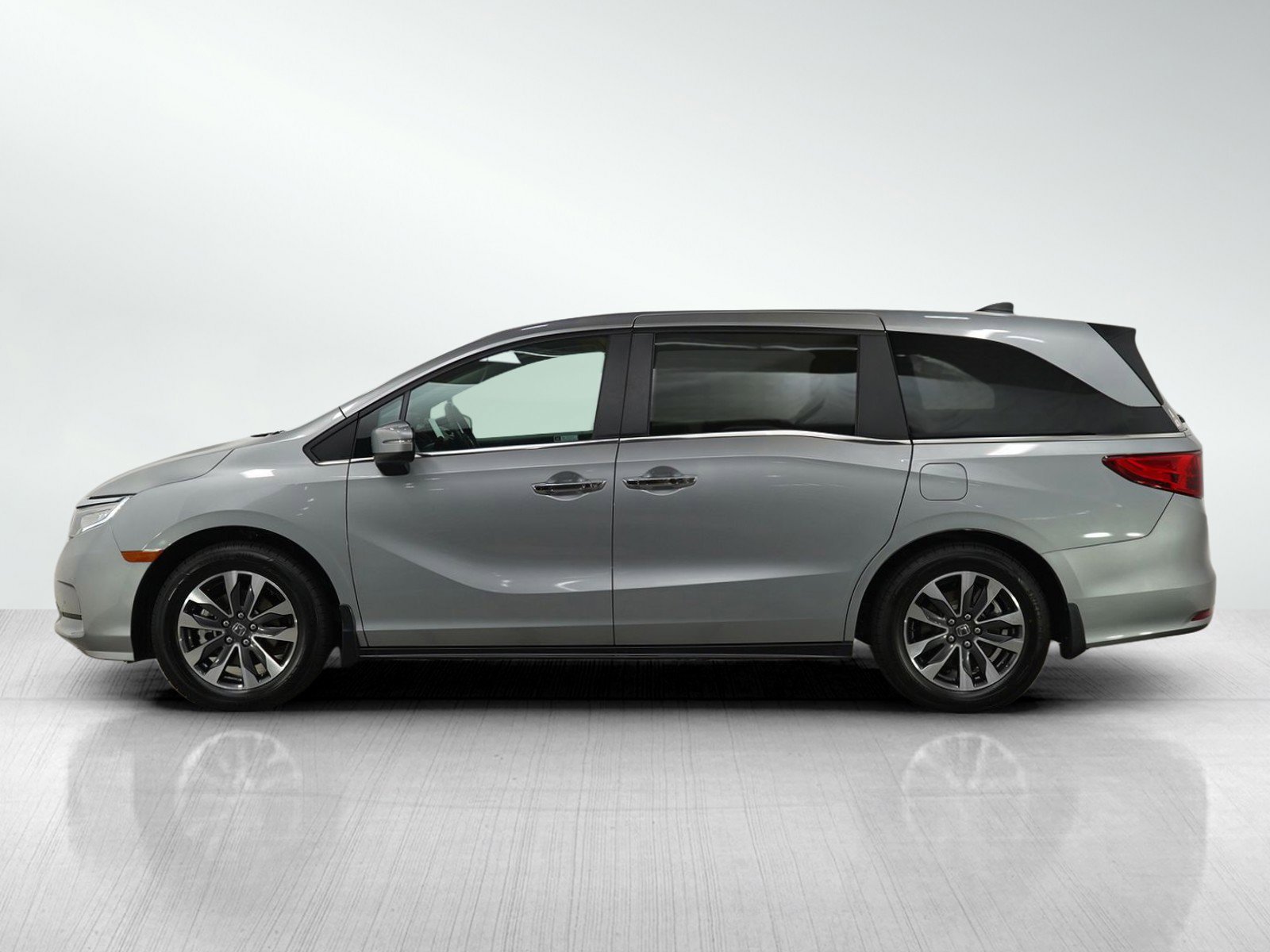 Used 2024 Honda Odyssey EX-L with VIN 5FNRL6H60RB025733 for sale in Burnsville, Minnesota