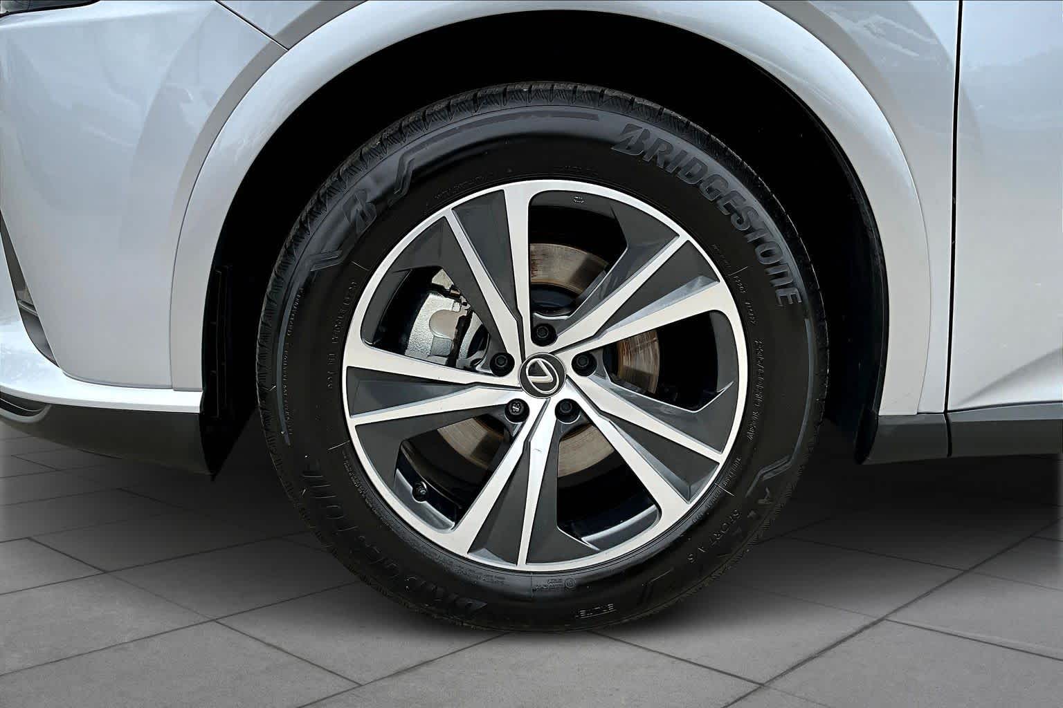 2024 Lexus RX Premium photo 4