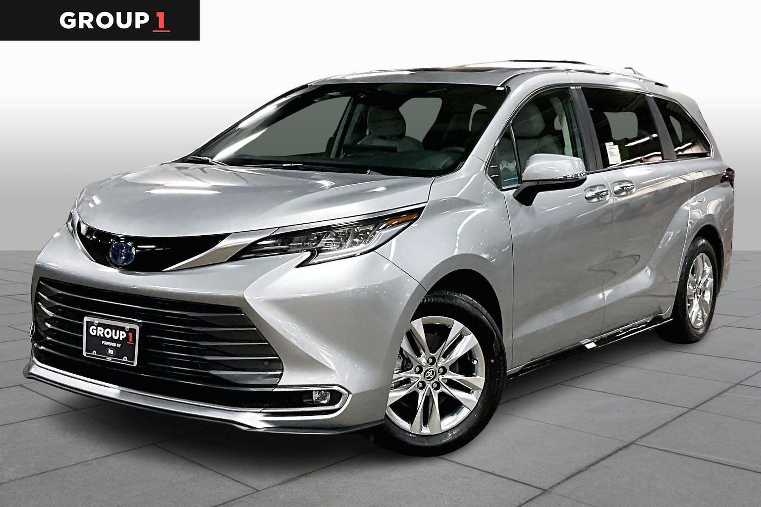2025 Toyota Sienna Limited's photo