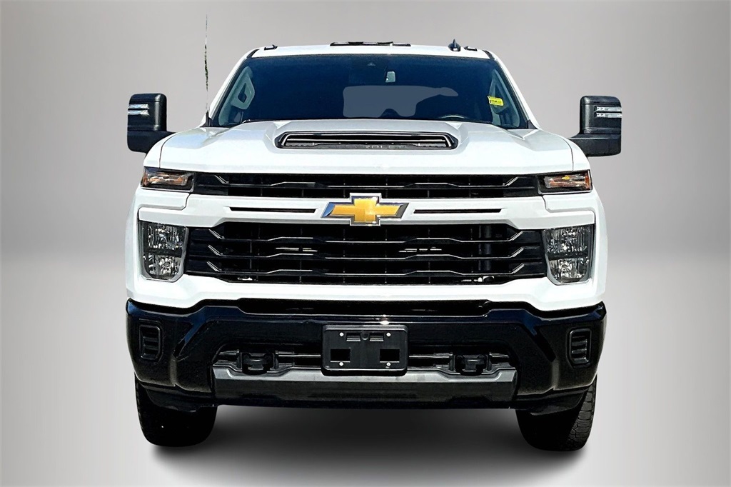 2024 Chevrolet Silverado 2500HD Custom photo 3