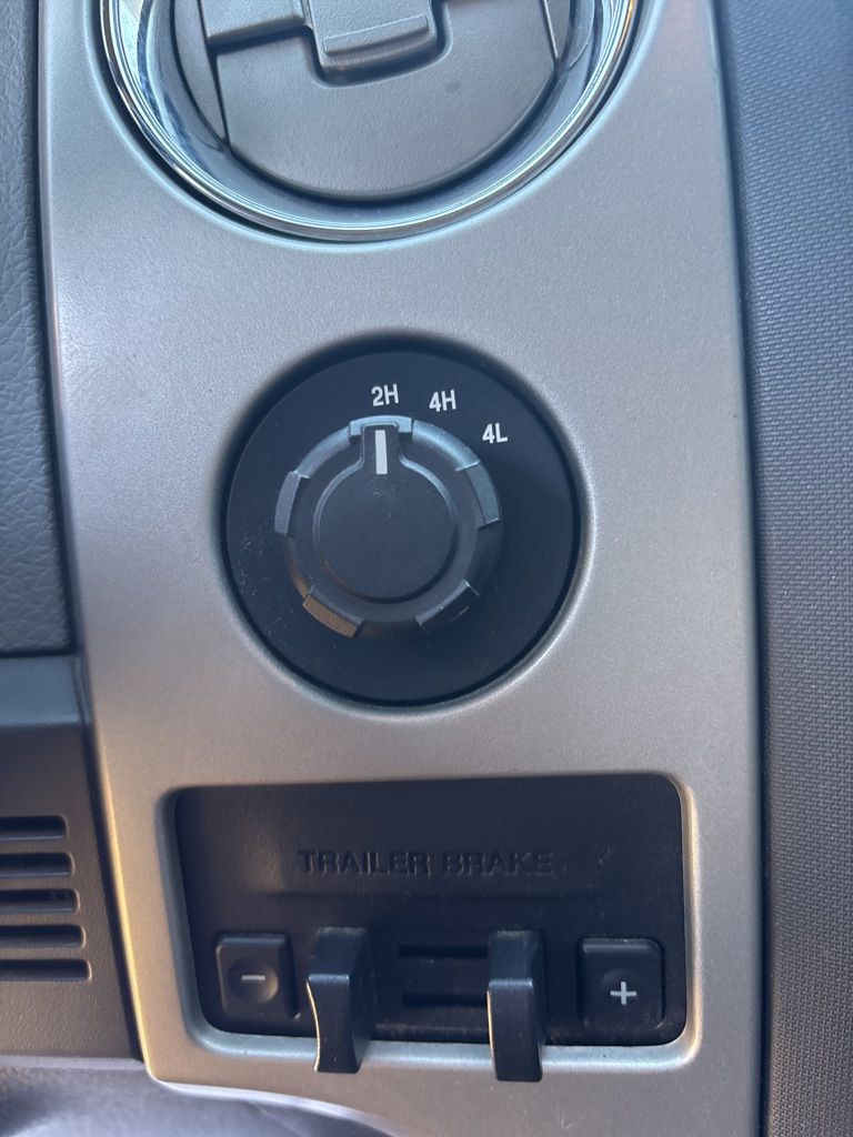 2012 Ford F-150 XLT photo 20
