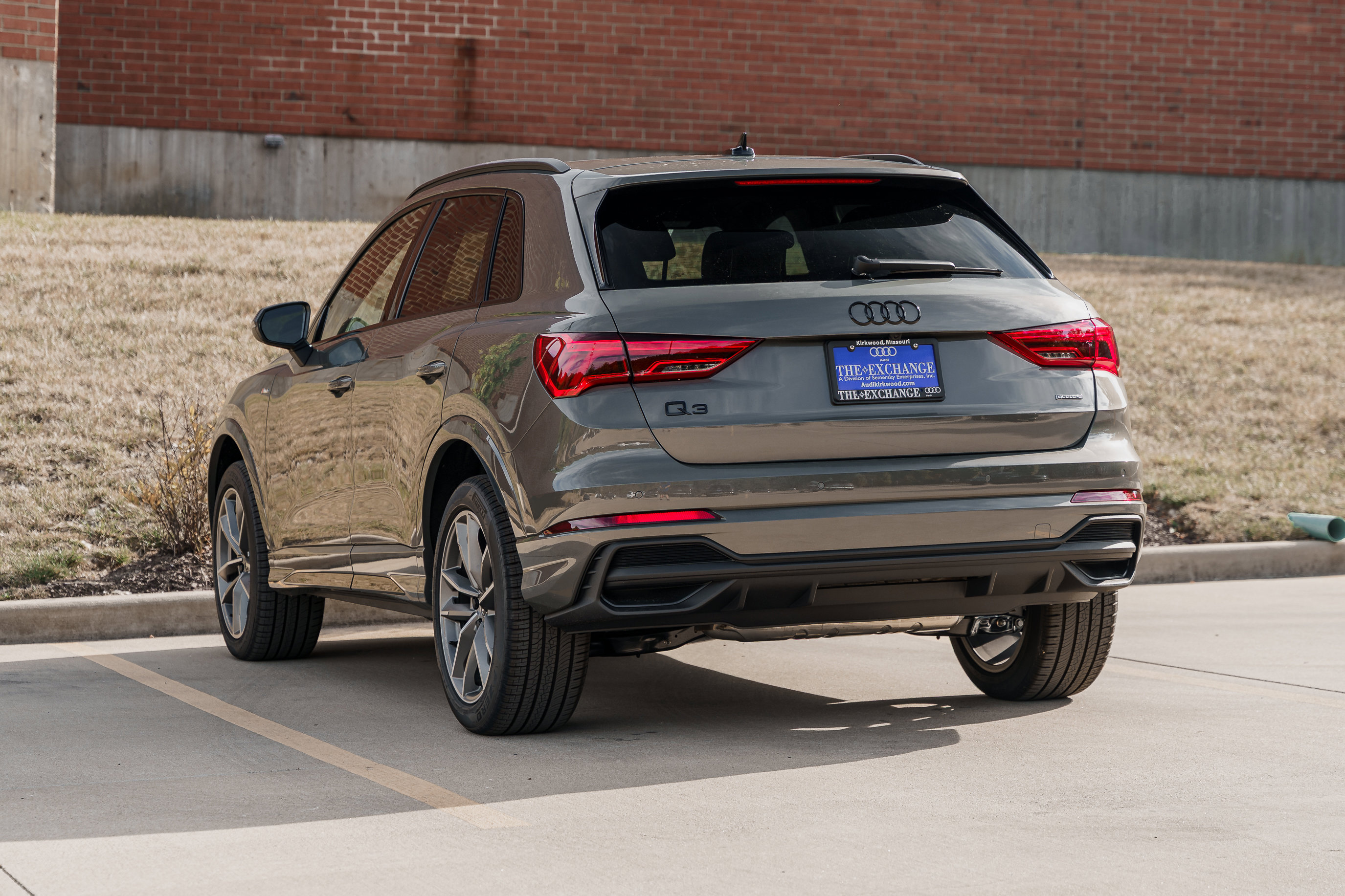 2025 Audi Q3 S line Premium photo 4
