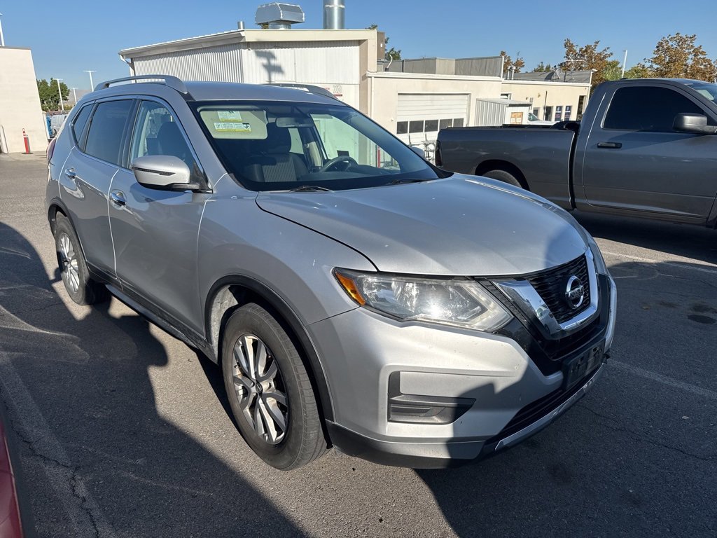 2017 Nissan Rogue SV photo 2