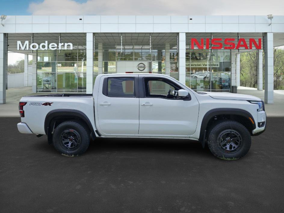 2025 Nissan Frontier Crew Cab PRO-4X photo 3