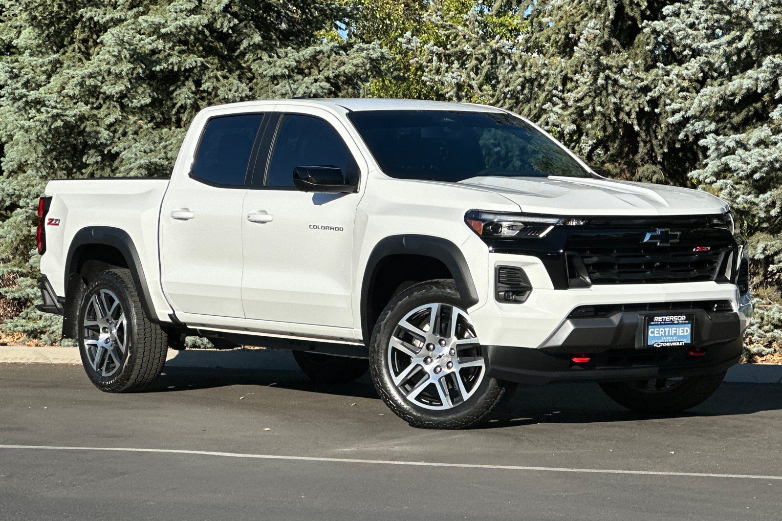 2024 Chevrolet Colorado Z71 photo 2